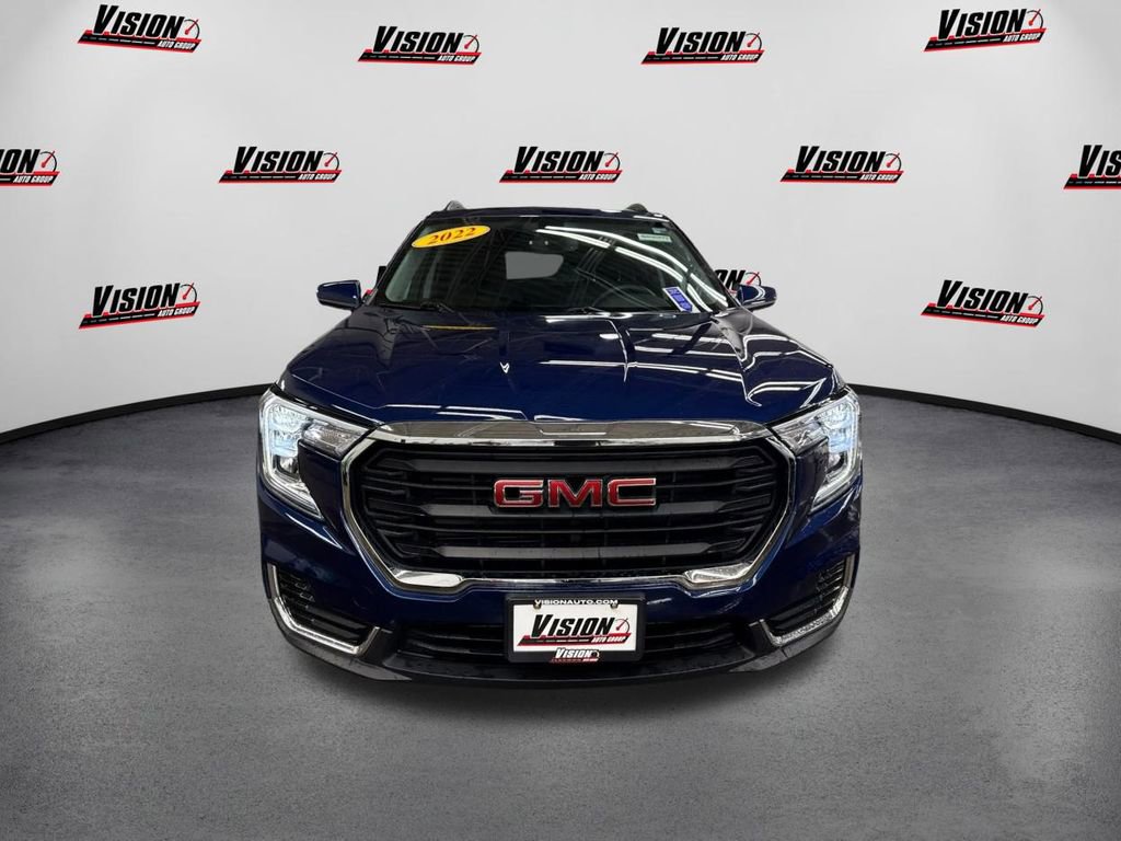 Used 2022 GMC Terrain SLE w/ Driver Convenience Package image 2