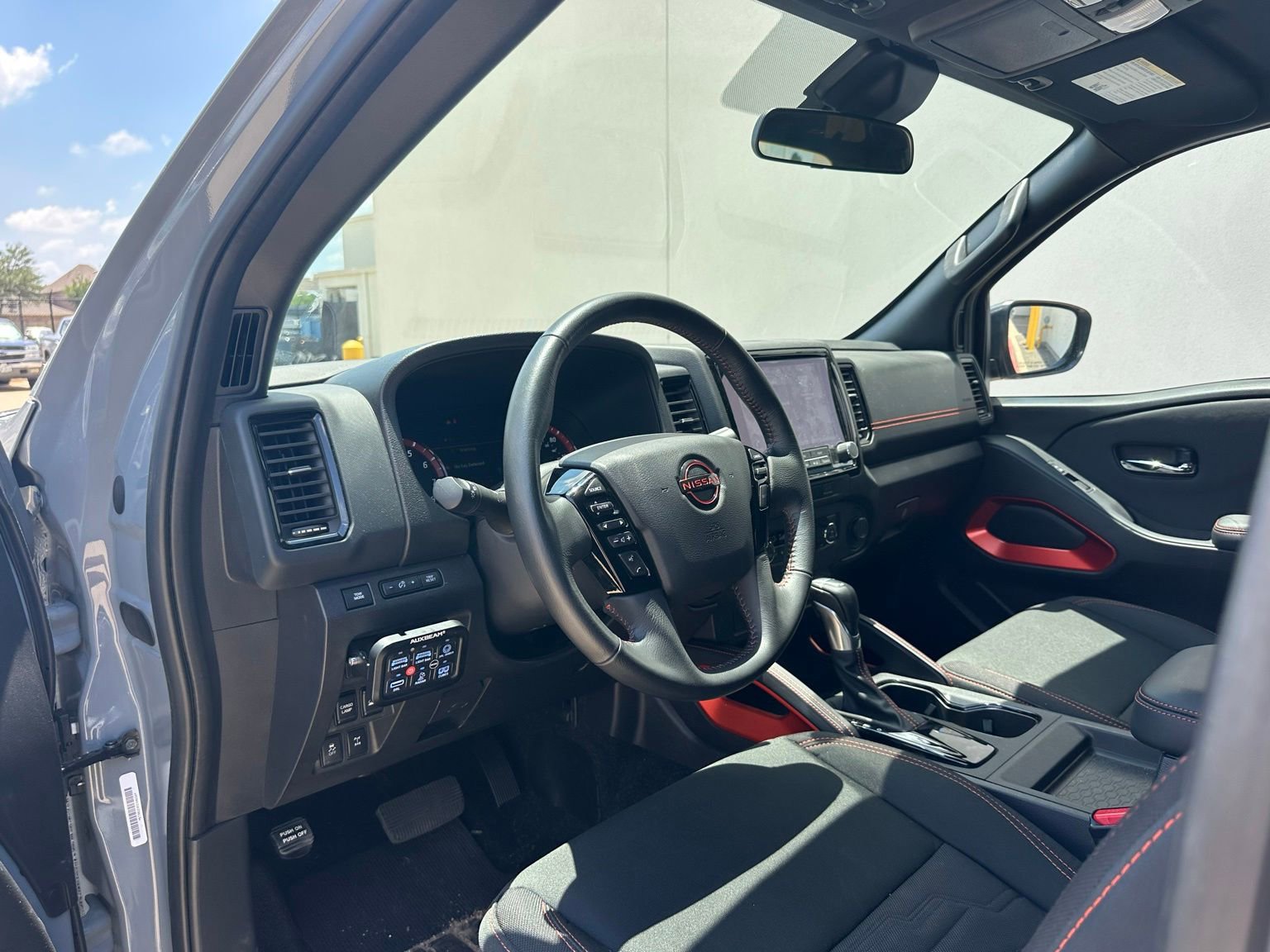 Used 2024 Nissan Frontier PRO-4X w/ Off-Road Protection Package AWD/4WD image 11