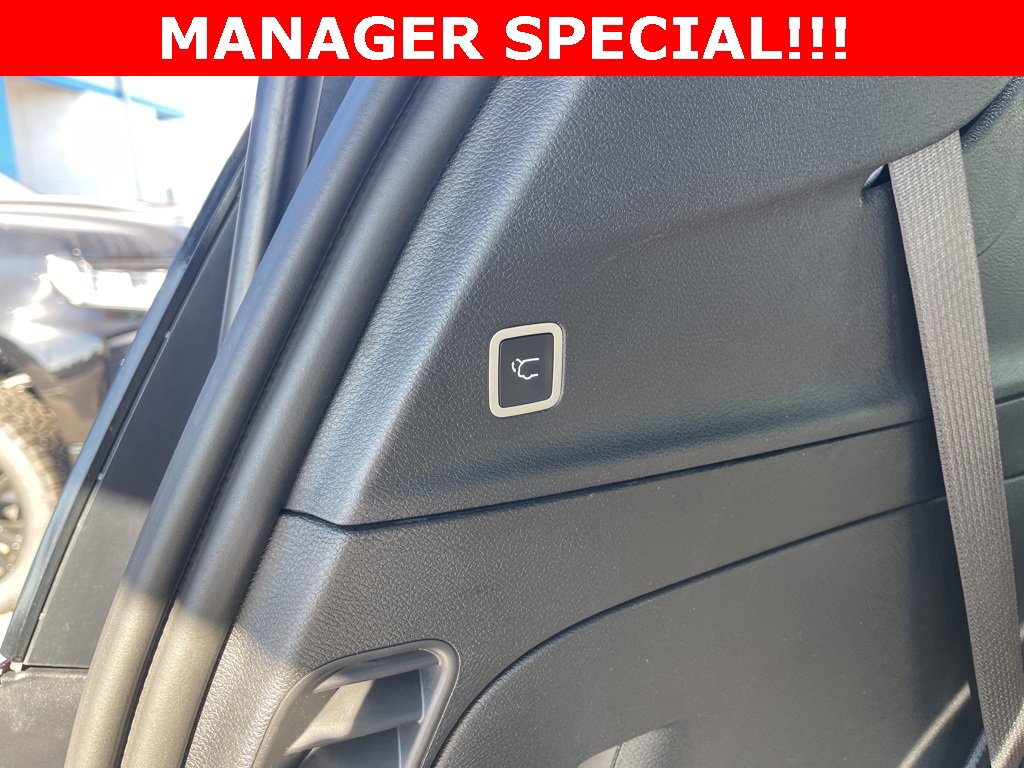 Used 2025 Chrysler Pacifica Limited image 14