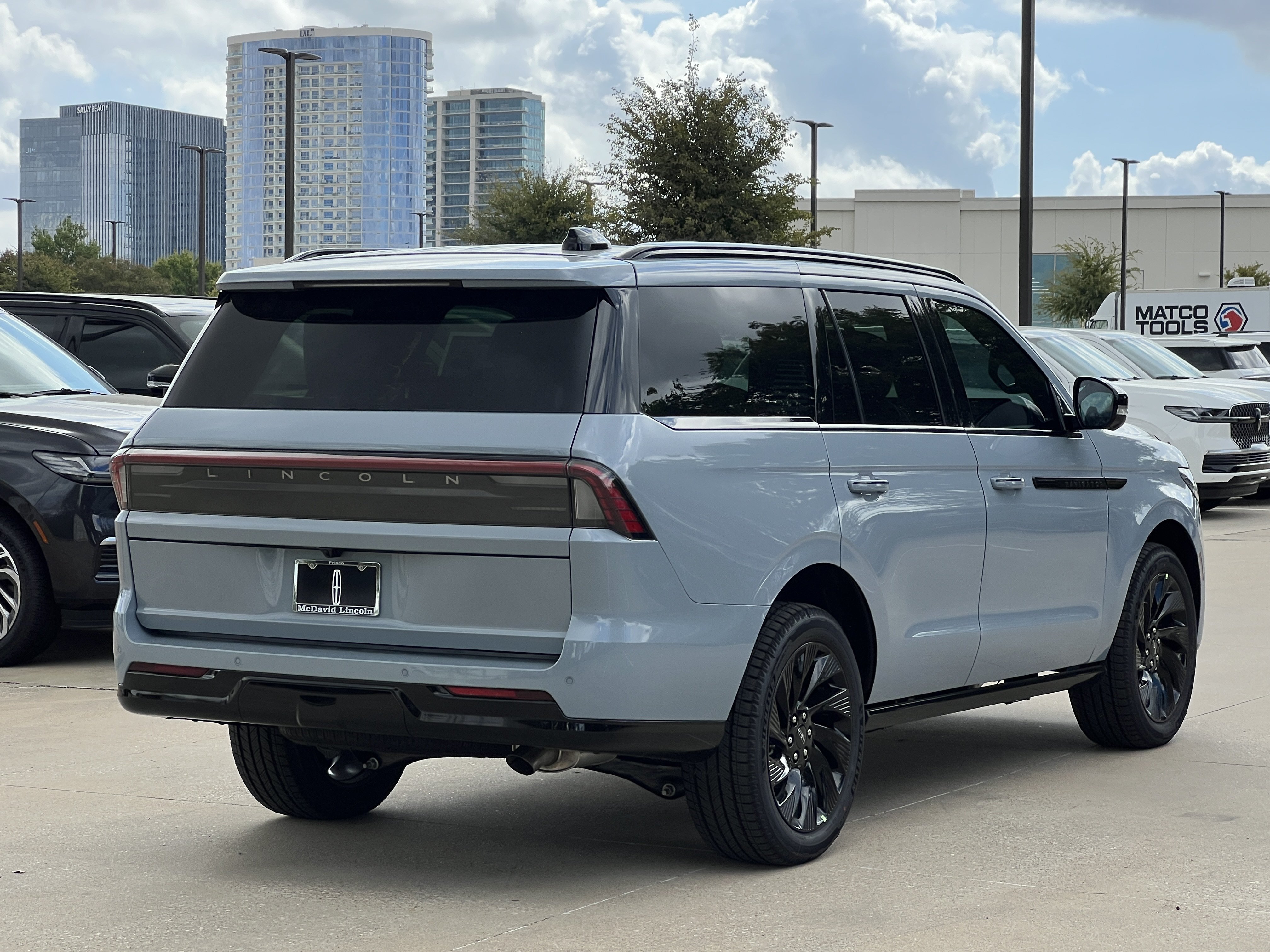 New 2027 Lincoln Navigator Reserve w/ Jet Appearance Package AWD/4WD image 9