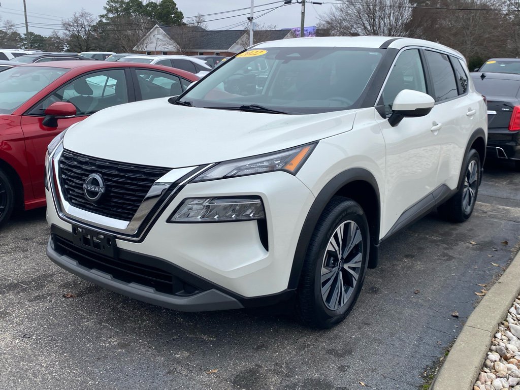 Used 2022 Nissan Rogue SV image 2