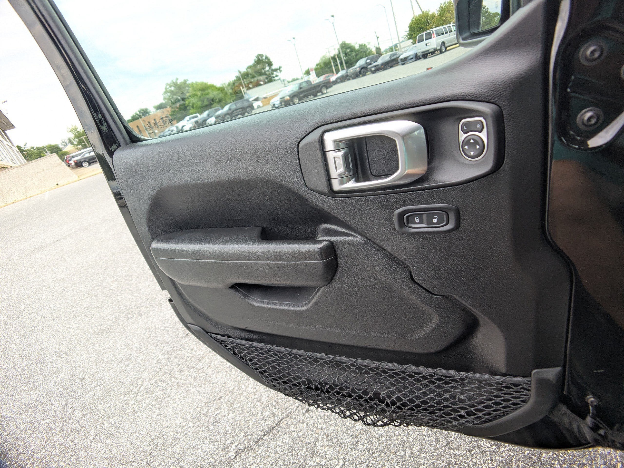 Used 2023 Jeep Wrangler Unlimited w/ Cold Weather Group AWD/4WD image 21