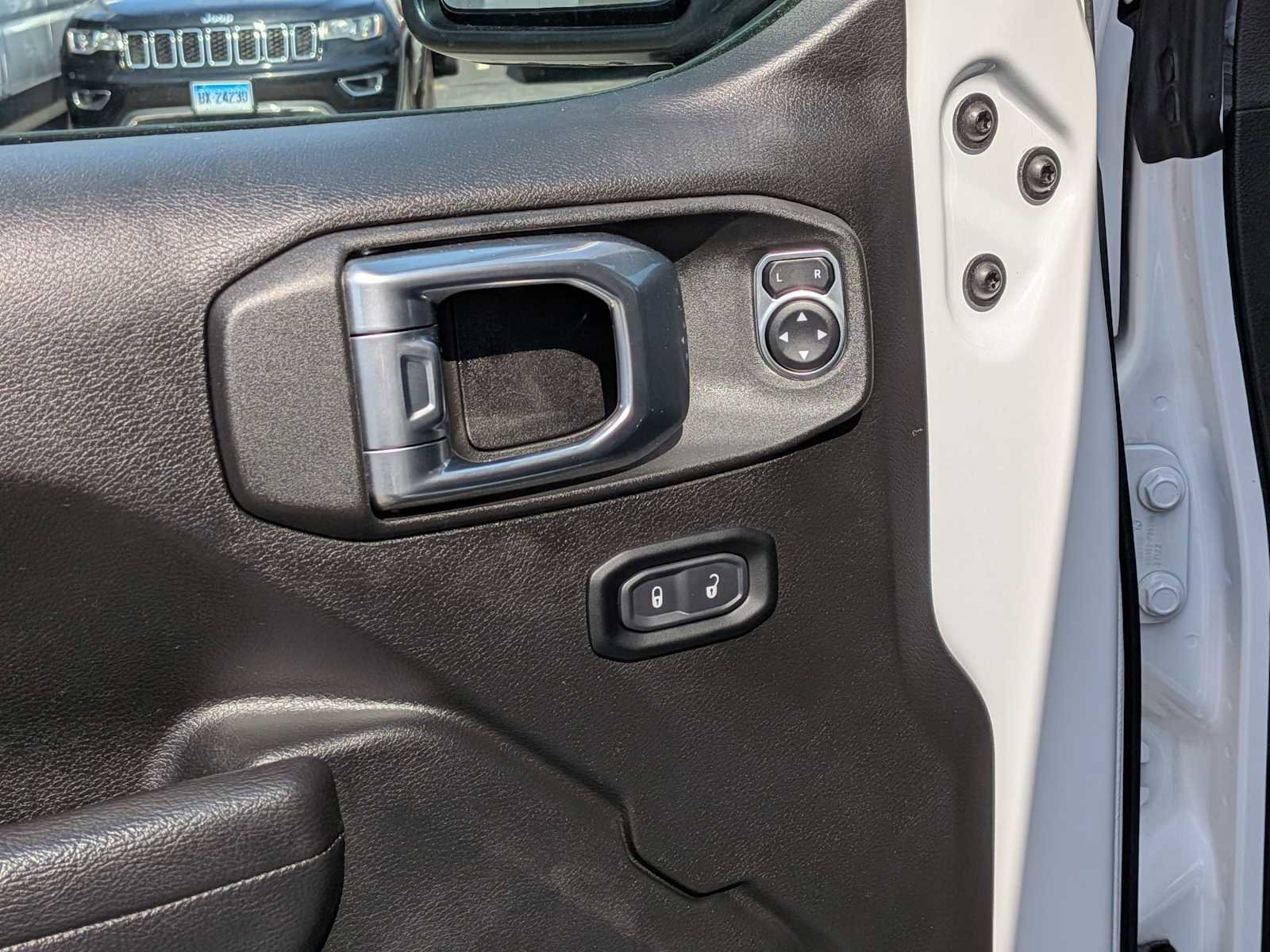 Certified 2023 Jeep Wrangler Unlimited w/ Sun & Screen Package AWD/4WD image 8