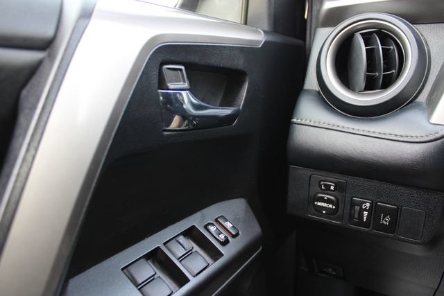 Used 2018 Toyota RAV4 XLE AWD/4WD image 14