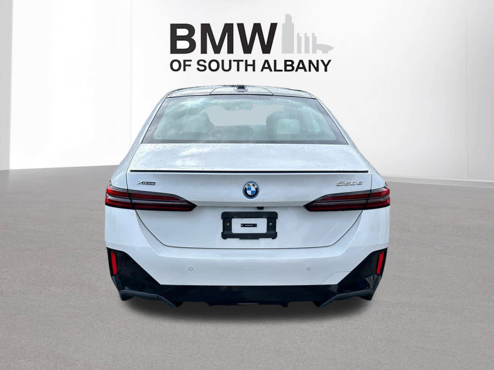 Used 2026 BMW 550e xDrive w/ Premium Package AWD/4WD image 4
