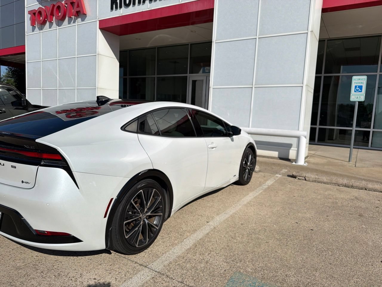 Used 2024 Toyota Prius XLE AWD/4WD image 4