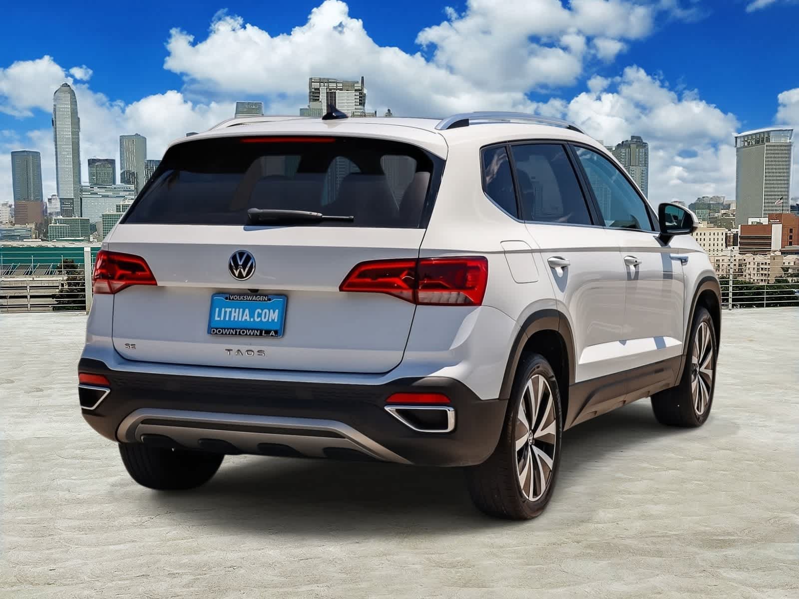 Certified 2022 Volkswagen Taos SE FWD image 4