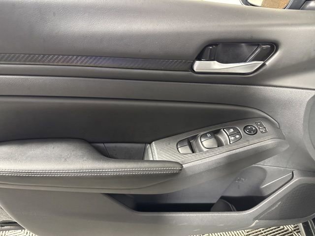 Used 2025 Nissan Altima 2.5 SV image 16