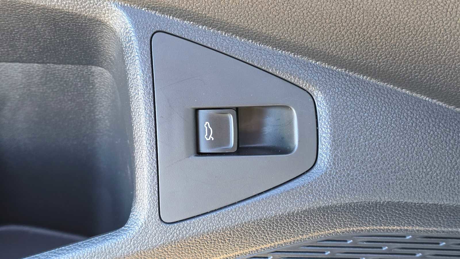 Used 2025 Volkswagen Jetta SE image 25