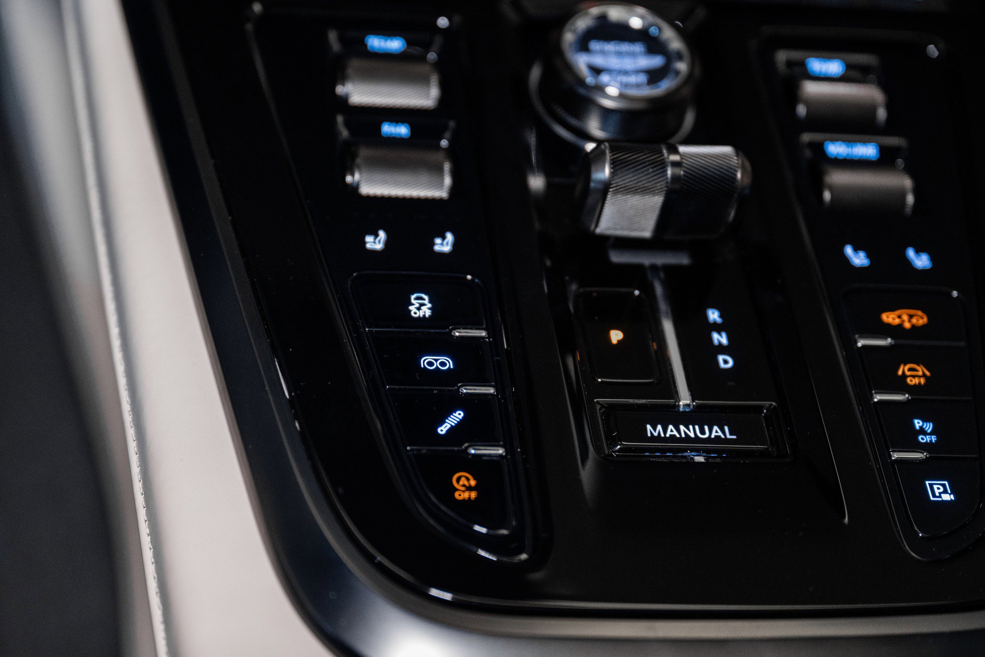 Used 2025 Aston Martin DBX 707 image 39