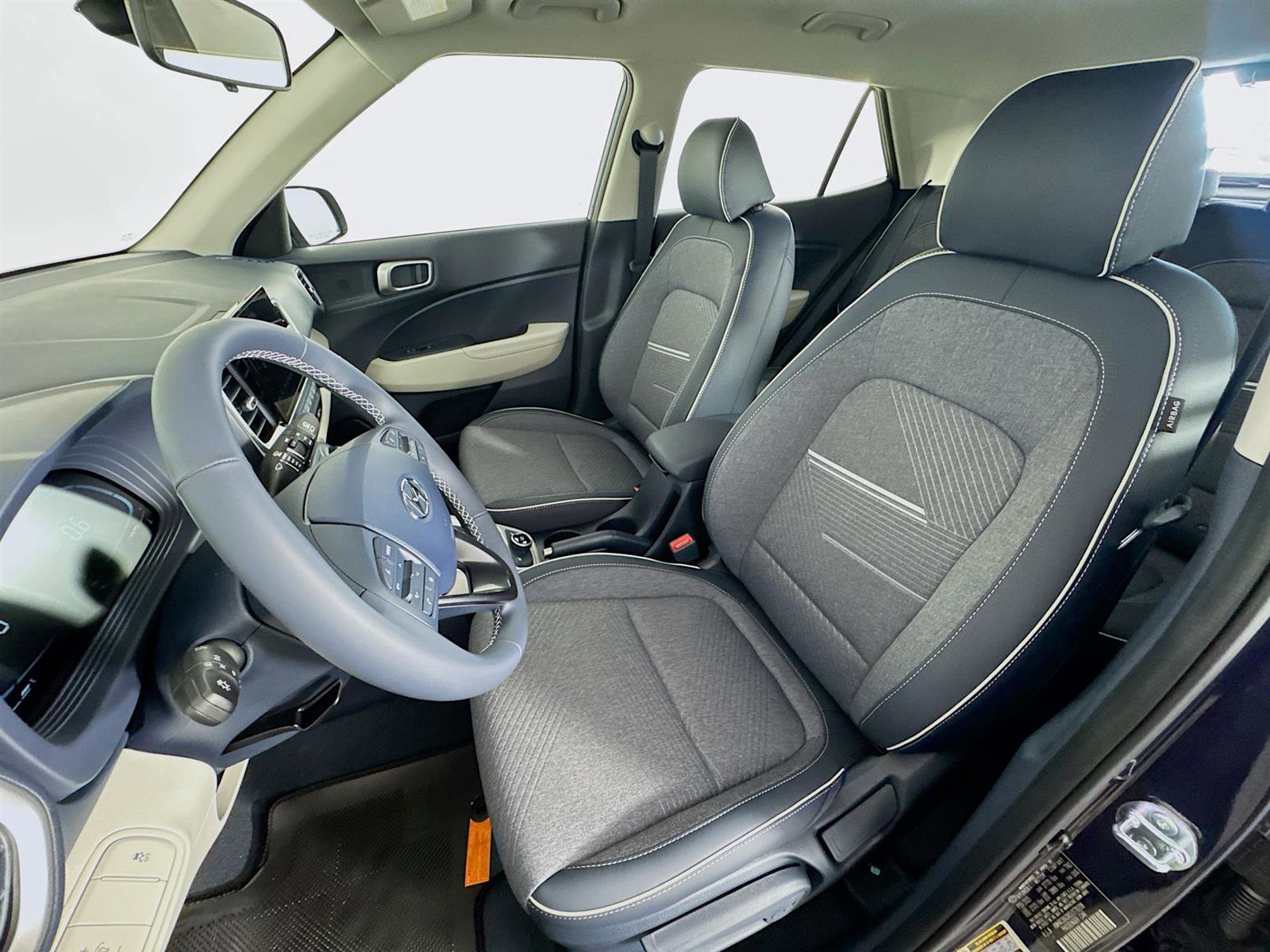 New 2025 Hyundai Venue Limited image 11
