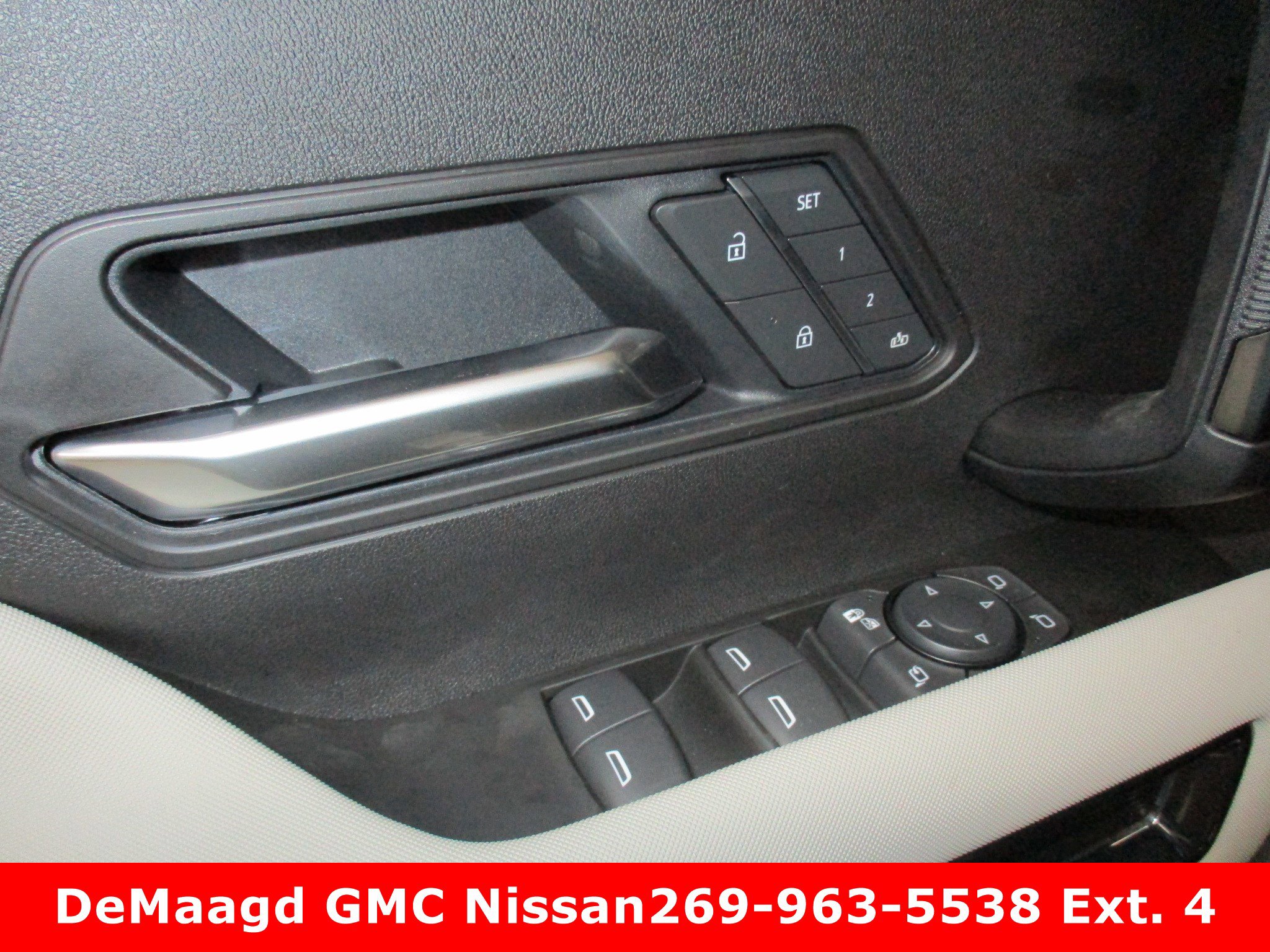 New 2026 GMC Hummer EV 4x4 Crew Cab w/ LPO, Dark Essentials Package image 15