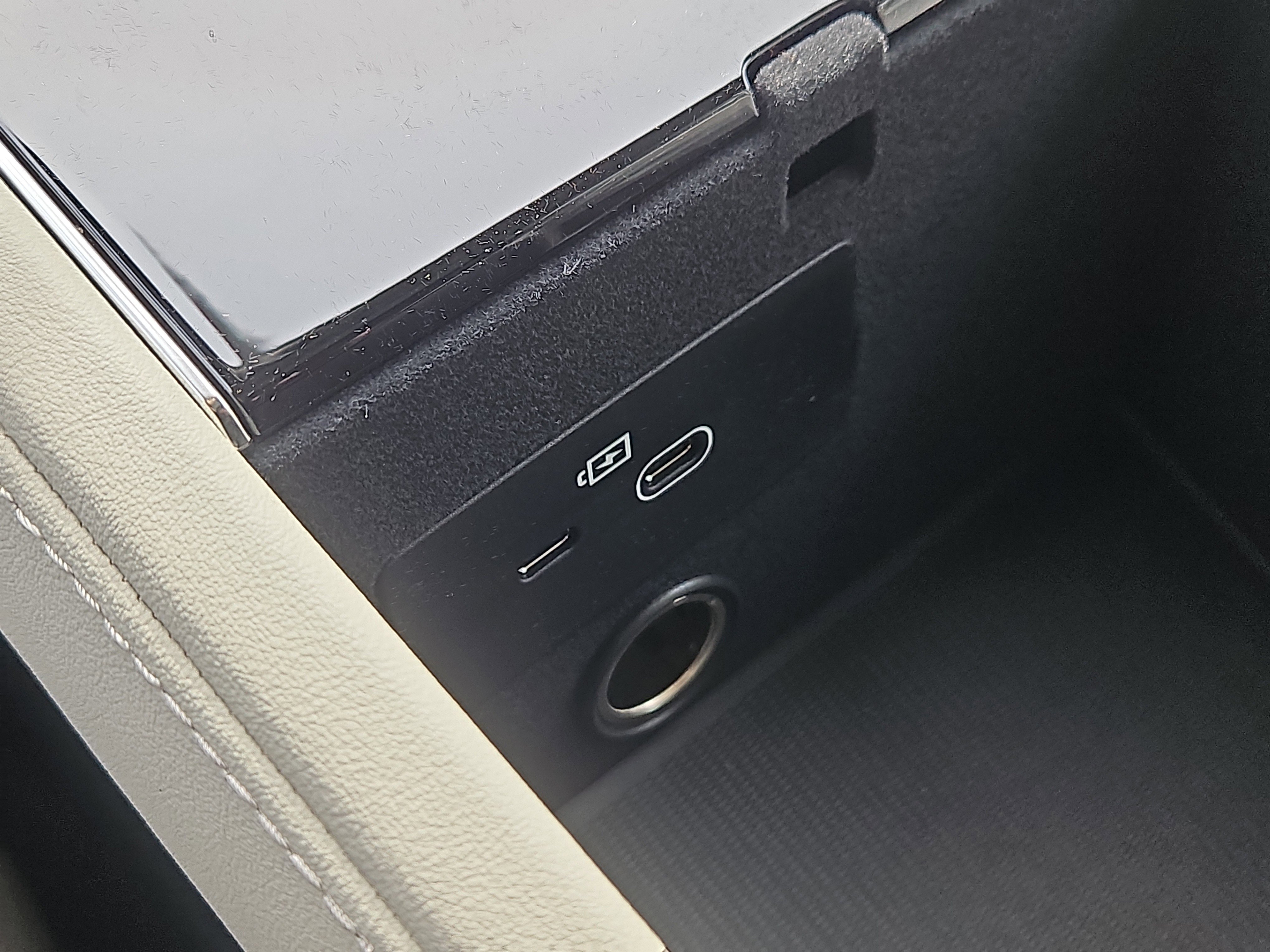 New 2026 Volvo XC90 T8 Ultra w/ Protection Package Premier image 8