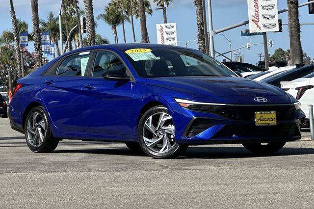 Used 2025 Hyundai Elantra Sport image 2