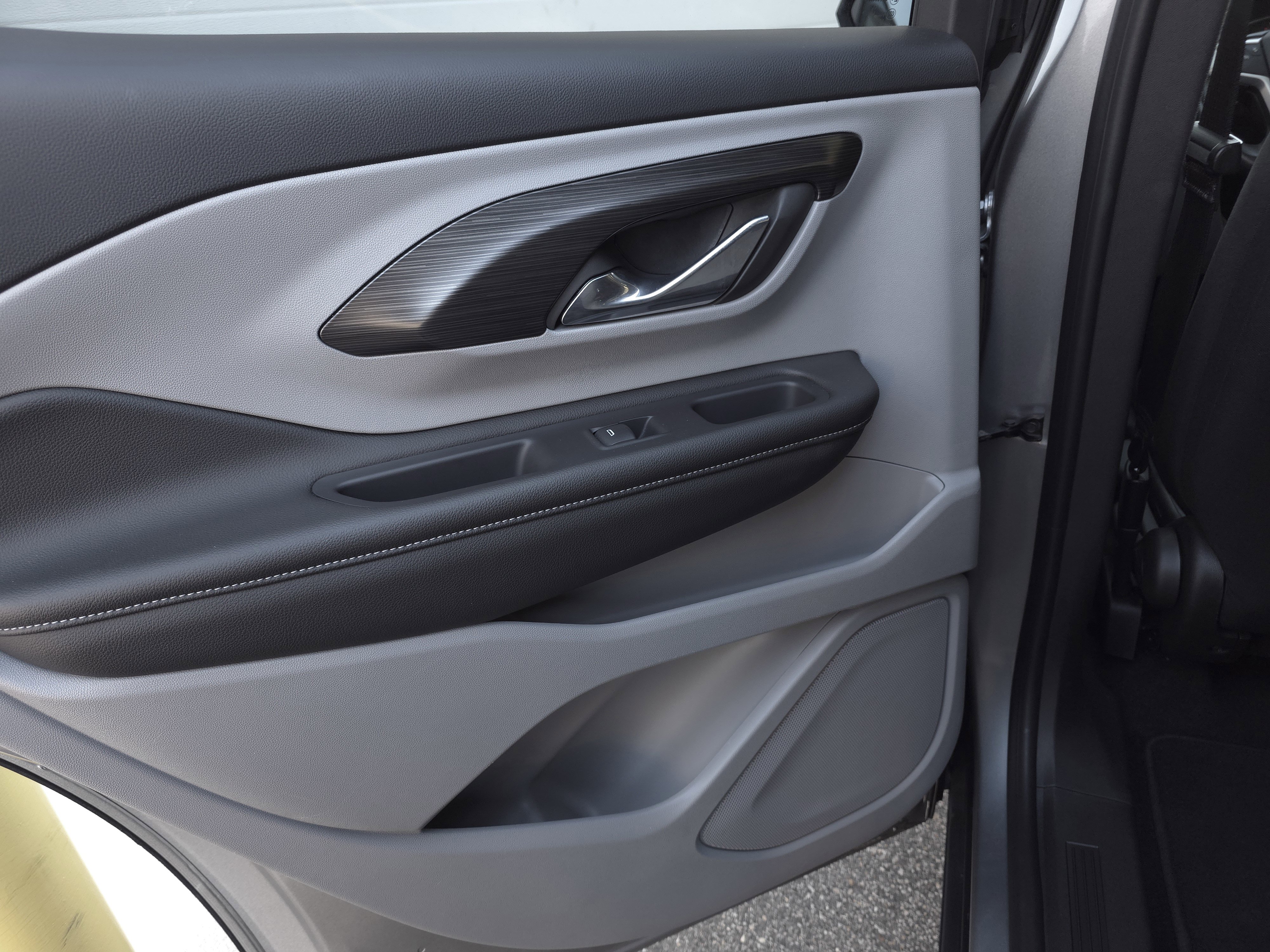 Used 2024 GMC Terrain SLE image 27