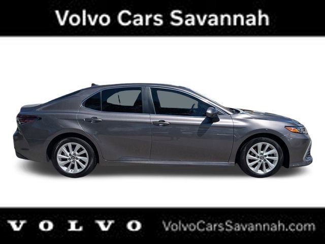 Used 2022 Toyota Camry LE image 3