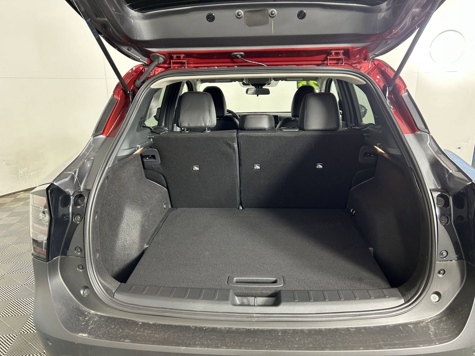 Used 2025 Nissan Kicks SR image 14