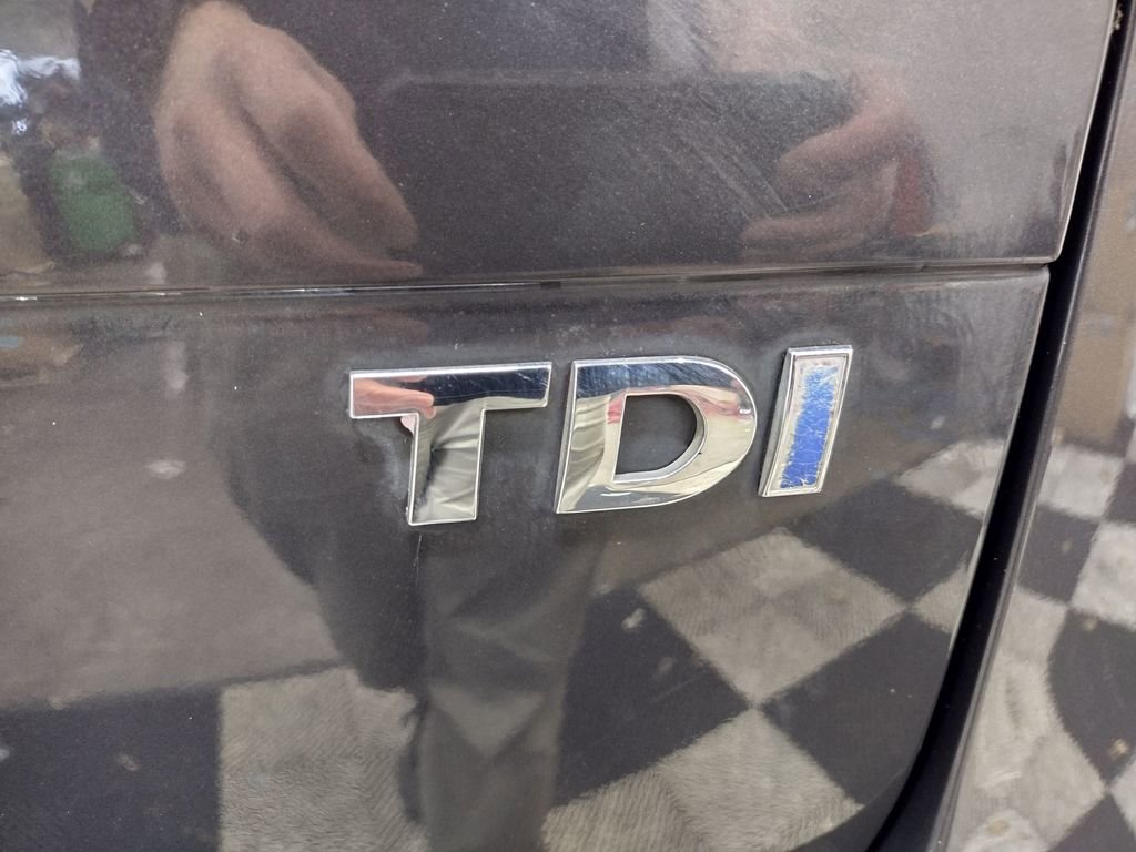 Used 2012 Volkswagen Touareg TDI image 13