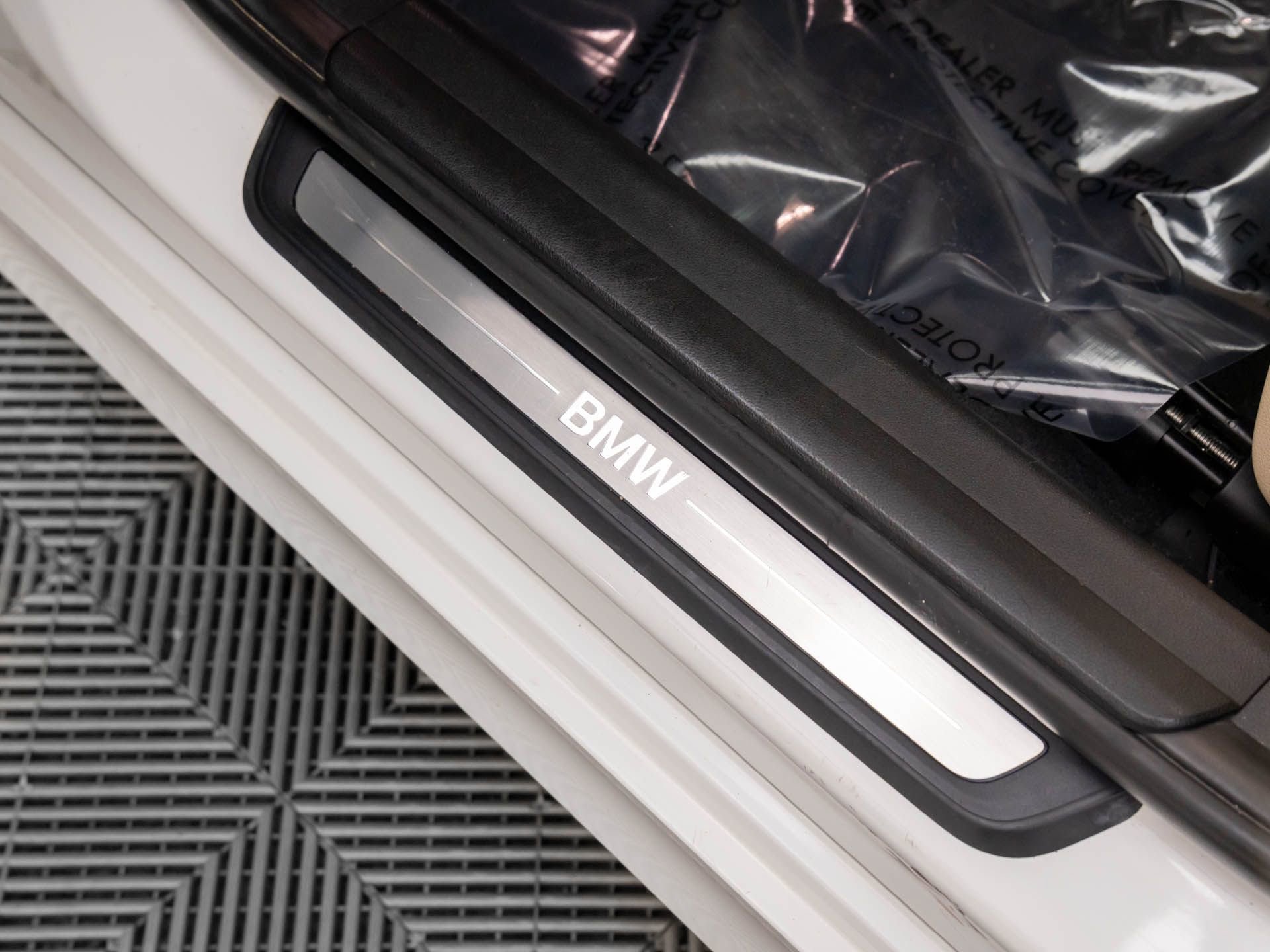 Used 2019 BMW 330i xDrive Sedan w/ Convenience Package image 19