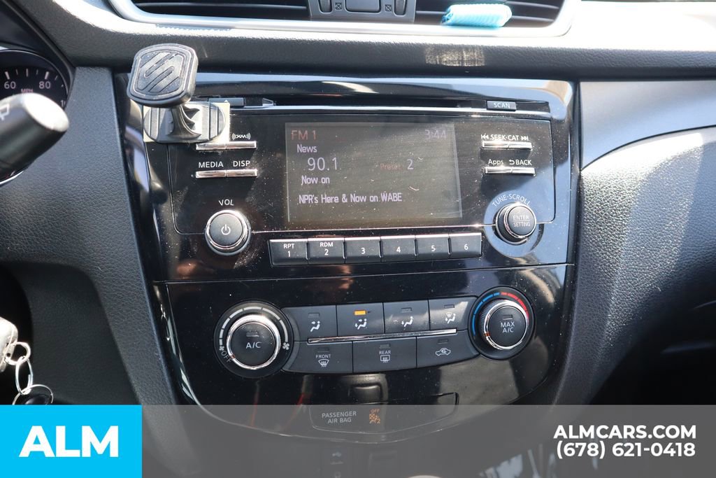 Used 2016 Nissan Rogue S w/ Appearance Package image 31