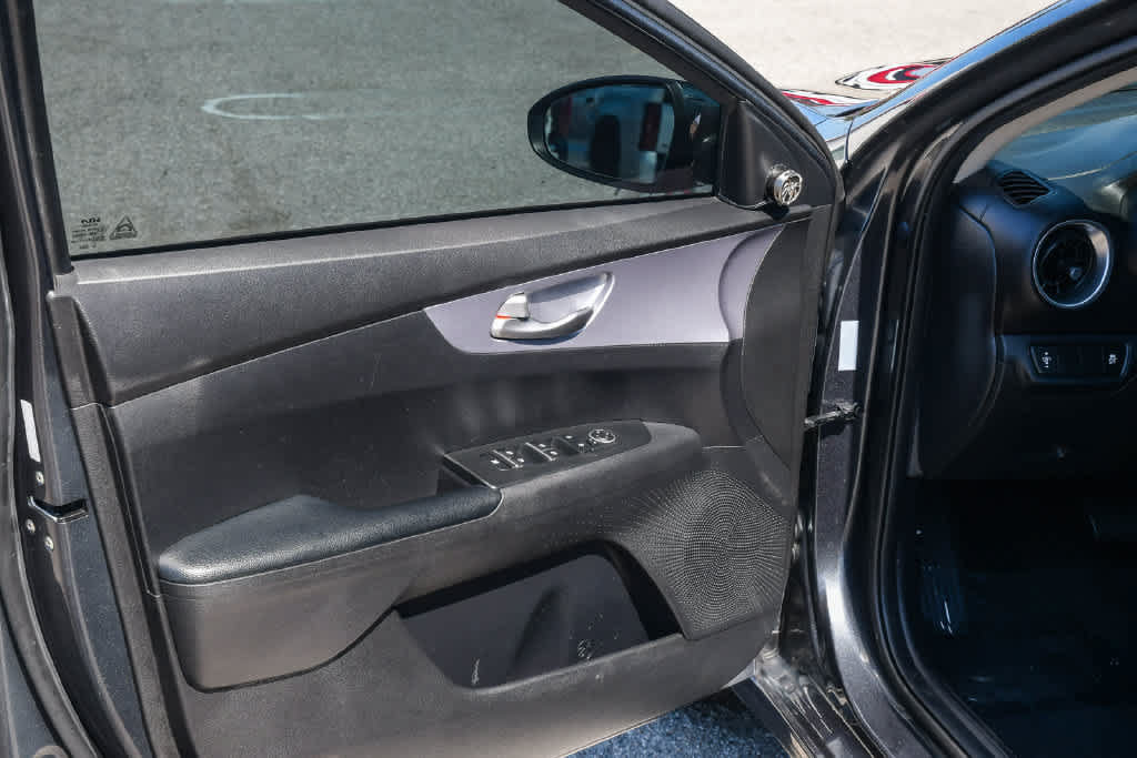 Used 2022 Kia Forte LXS FWD image 16