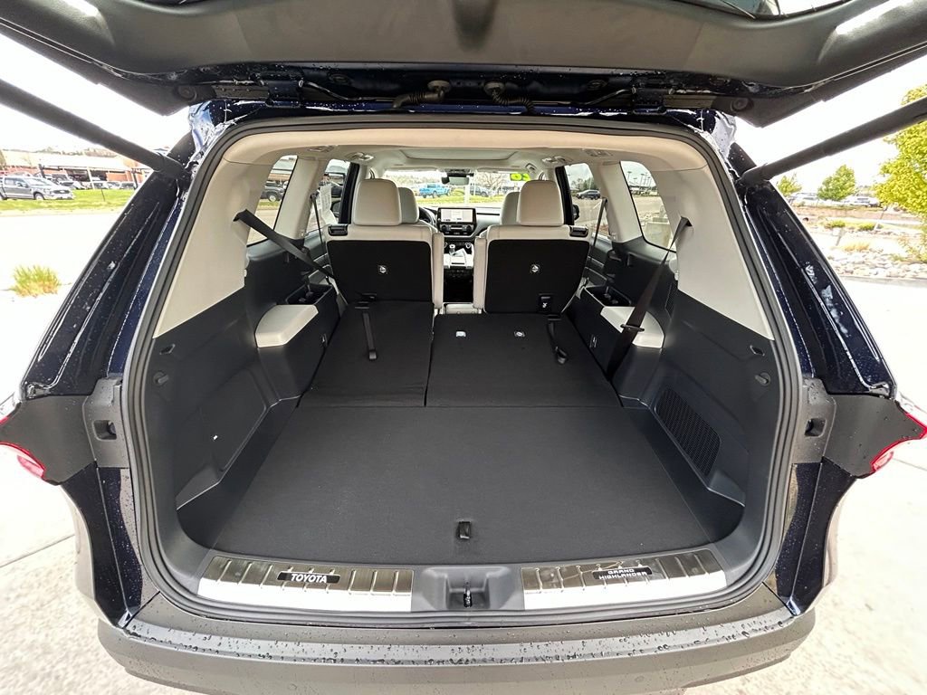 Used 2026 Toyota Grand Highlander AWD image 22