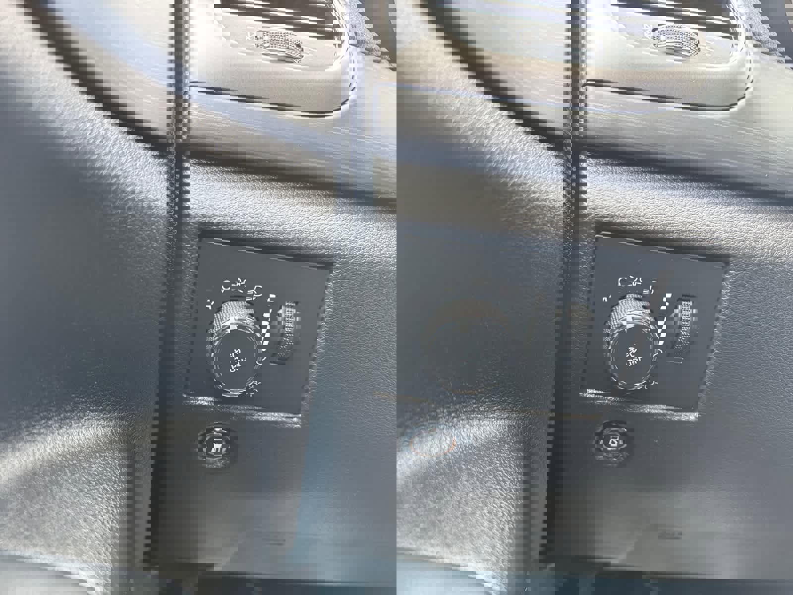 Used 2020 Jeep Grand Cherokee Altitude image 21