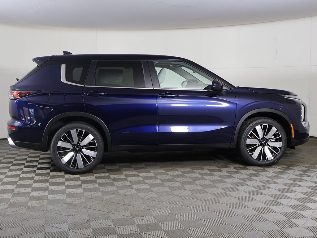 New 2025 Mitsubishi Outlander SE image 20