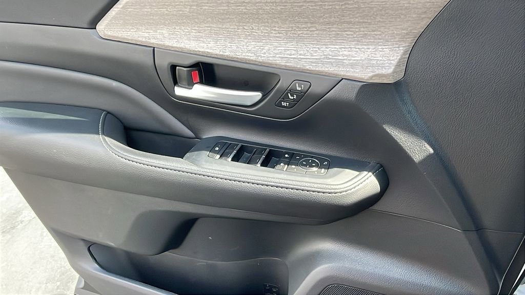 Certified 2024 Toyota Grand Highlander XLE image 28