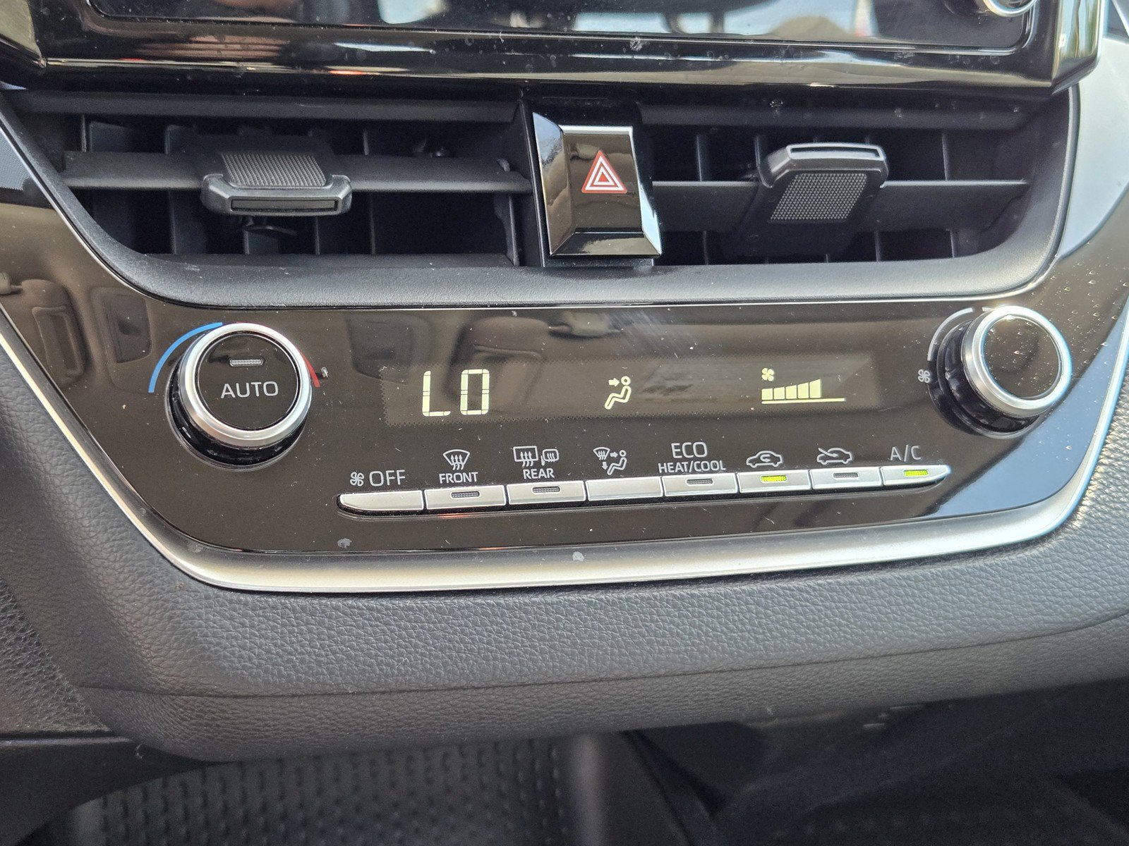 Used 2020 Toyota Corolla LE image 19