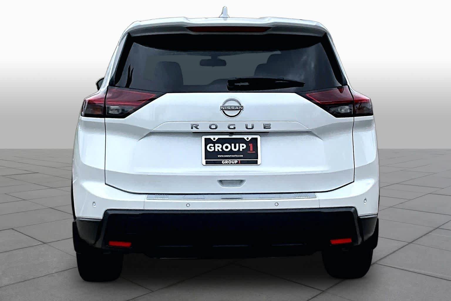 Certified 2025 Nissan Rogue SV FWD image 5