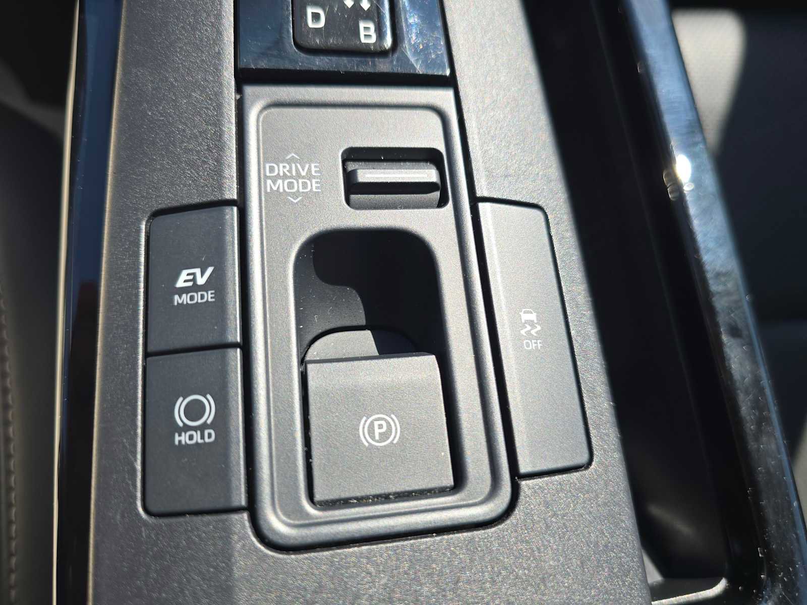 Used 2025 Toyota Prius XLE image 31