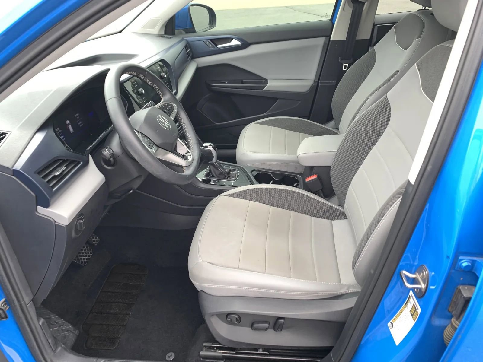 Used 2023 Volkswagen Taos SE w/ Black Wheel Package image 24