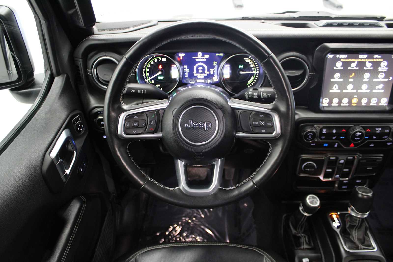 Used 2023 Jeep Wrangler Unlimited Sahara w/ Cold Weather Group AWD/4WD image 6