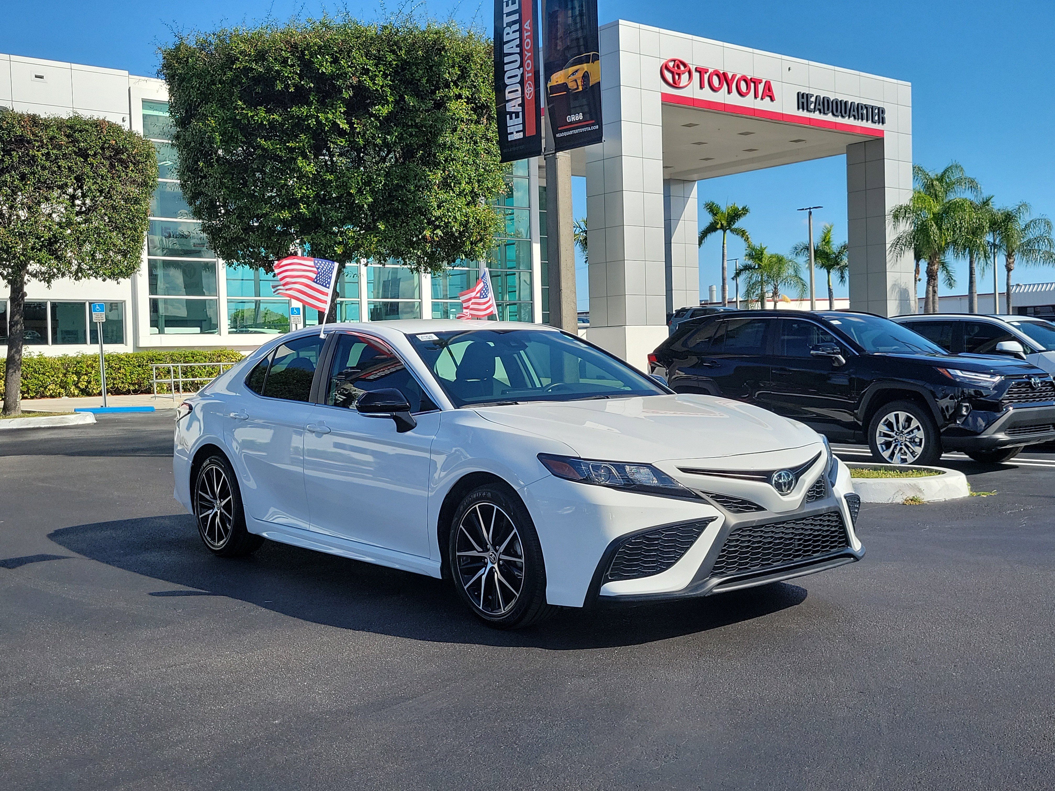 Used 2024 Toyota Camry SE image 1