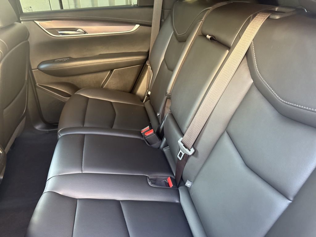 Used 2022 Cadillac XT5 Luxury w/ LPO, Floor Liner Package FWD image 6