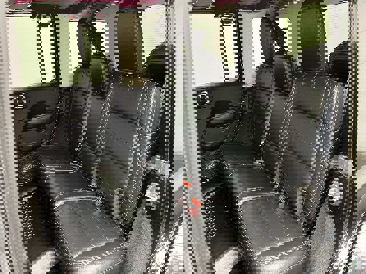 Used 2018 Jeep Wrangler Unlimited Sahara image 10