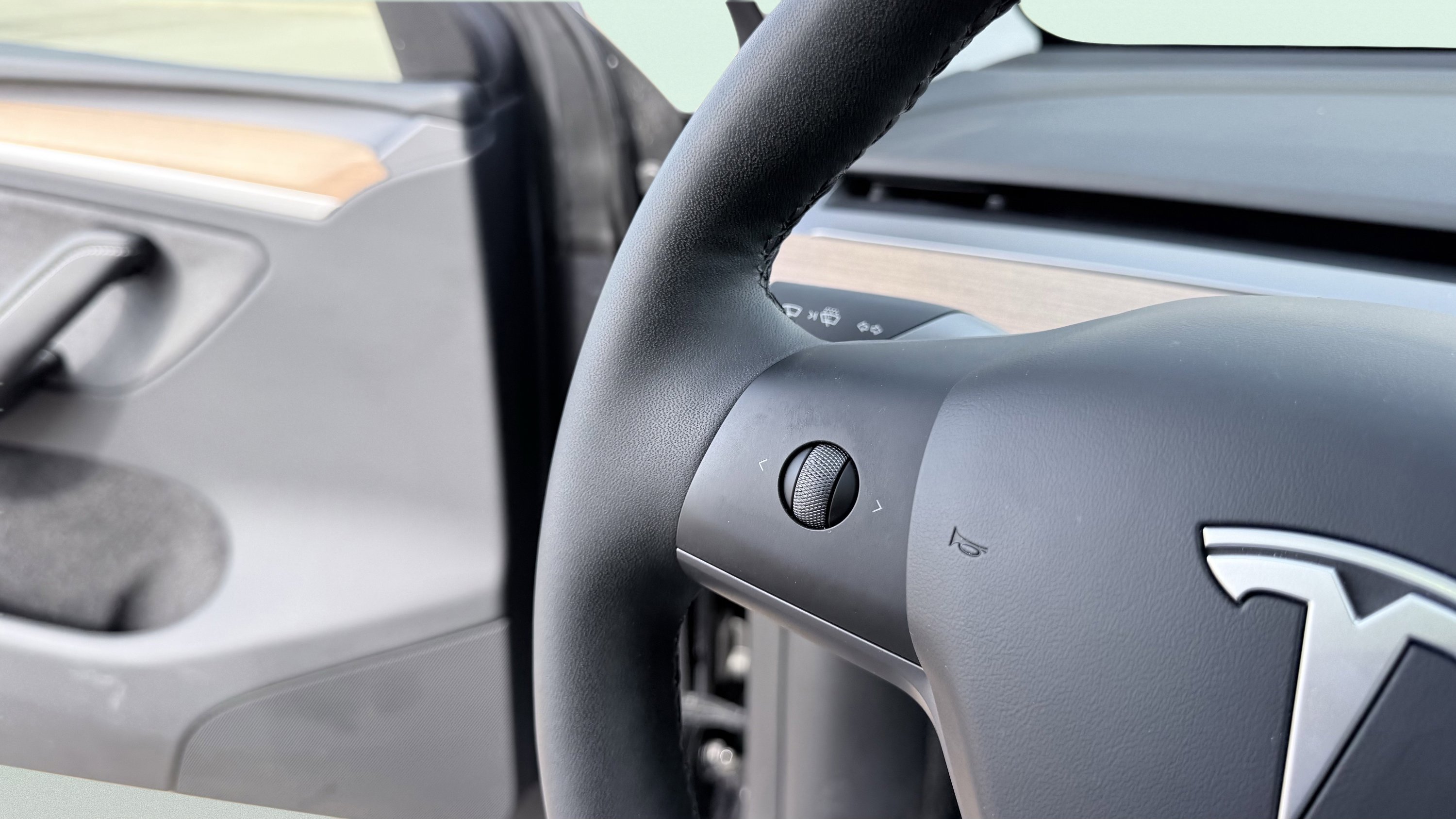 Used 2025 Tesla Model Y Long Range AWD/4WD image 56