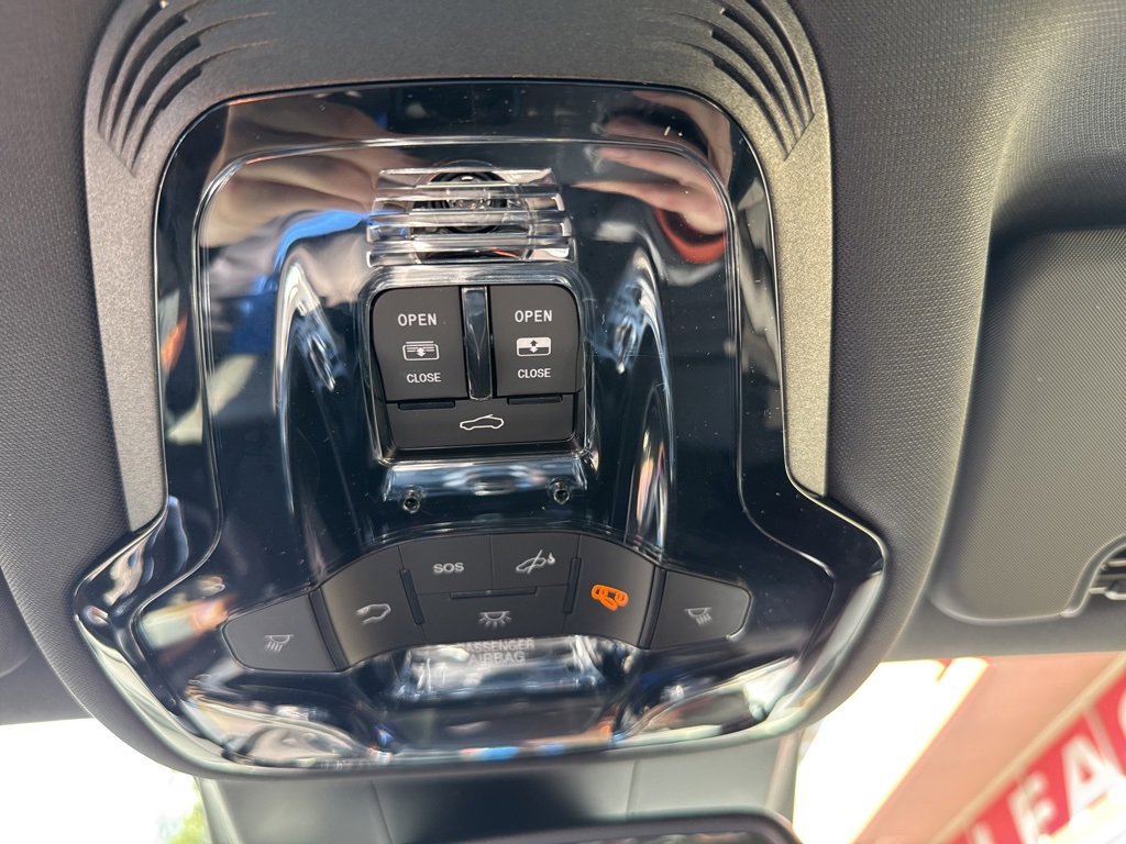 New 2025 Alfa Romeo Giulia AWD w/ Driving Assist Package image 17