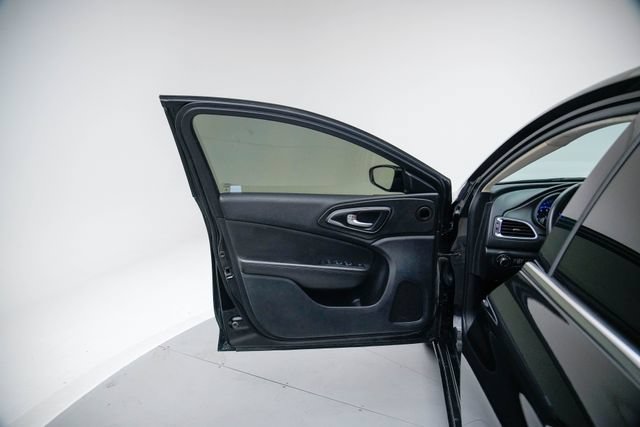 Used 2016 Chrysler 200 LX FWD image 22