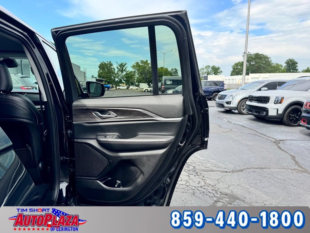 Used 2023 Jeep Grand Cherokee Limited AWD/4WD image 47
