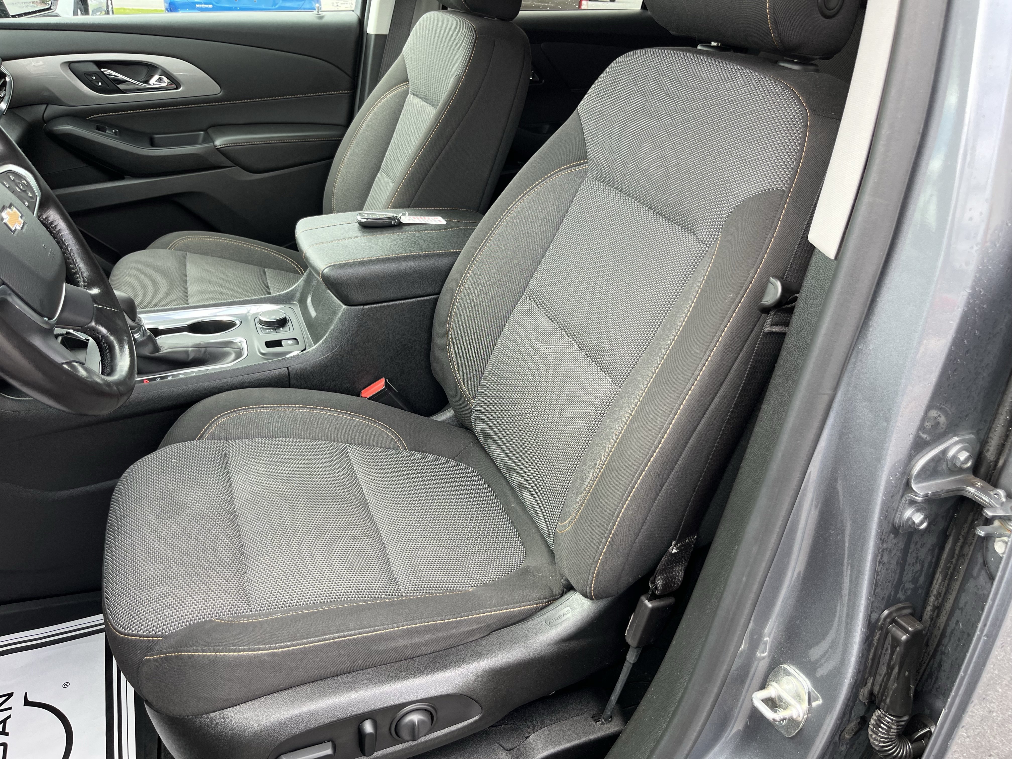 Used 2021 Chevrolet Traverse LT w/ LPO, Blackout Package AWD/4WD image 17
