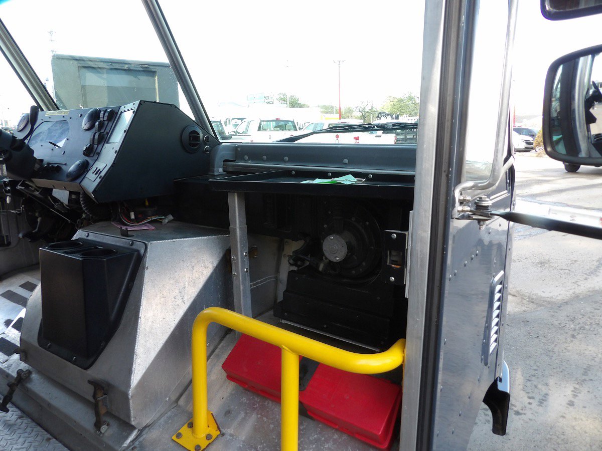 Used 2019 Ford E-450 and Econoline 450 Super Duty image 18