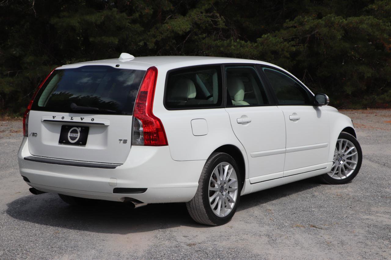 Used 2011 Volvo V50 T5 FWD image 3