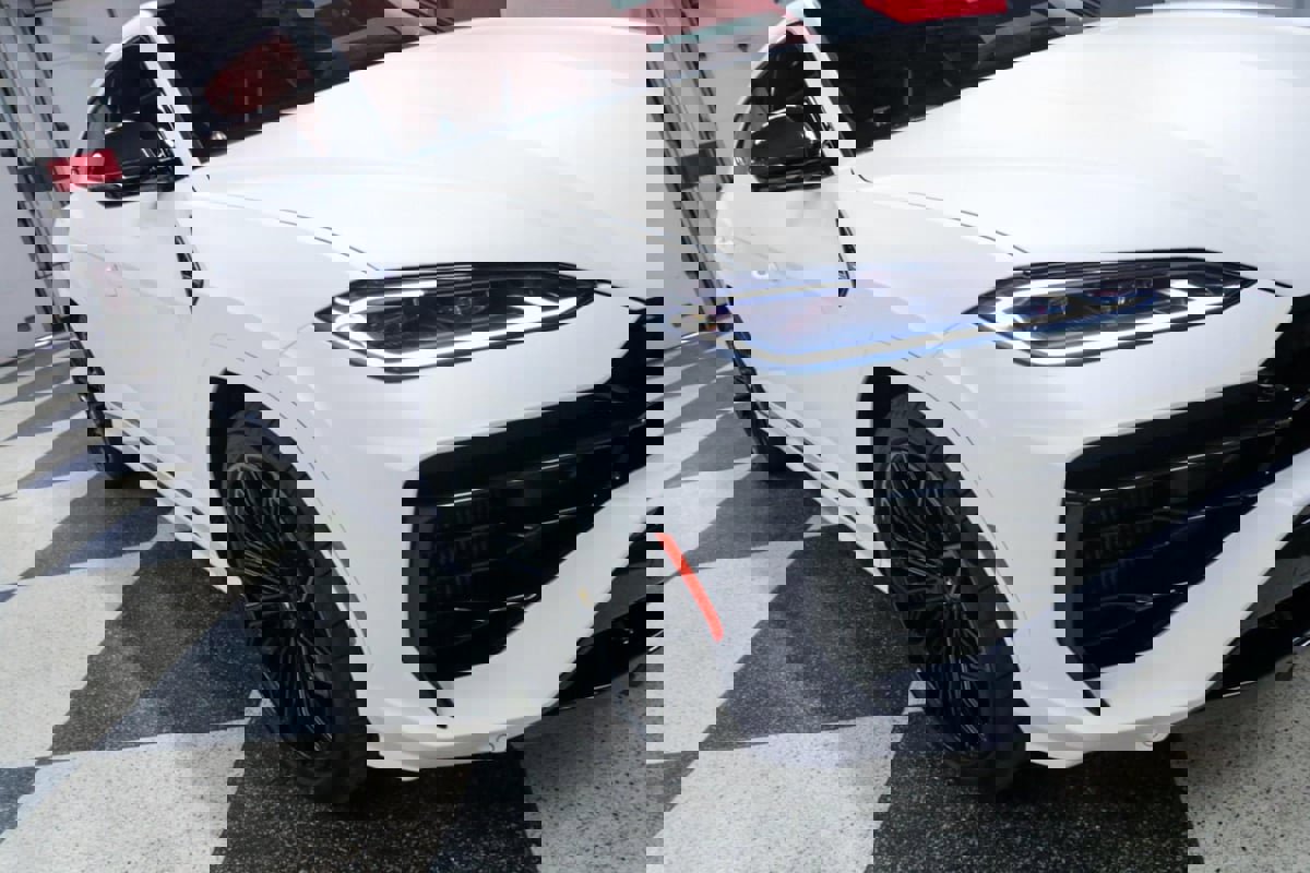 Used 2025 Lamborghini Urus SE image 44