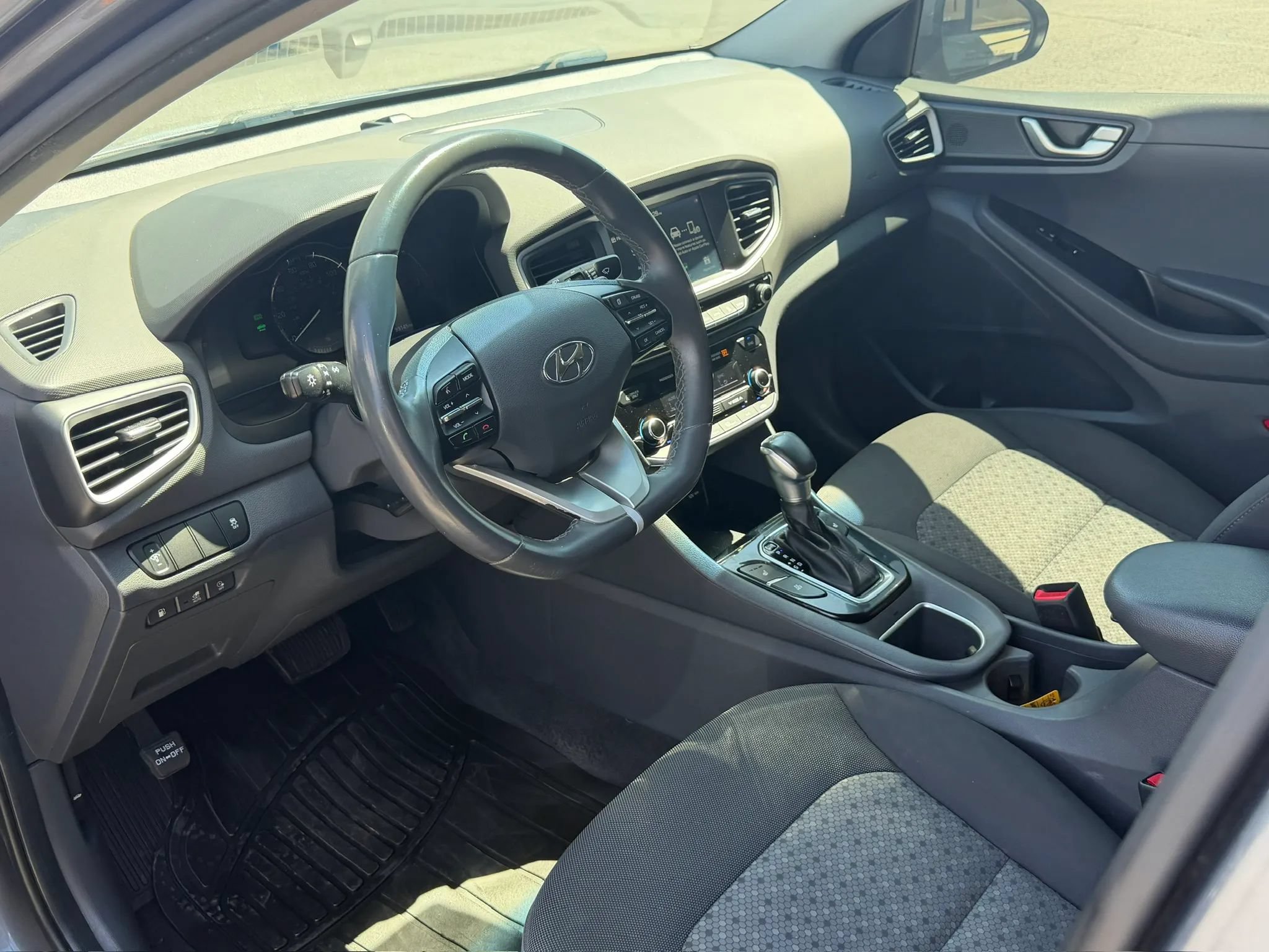 Used 2019 Hyundai Ioniq Plug-In Hybrid FWD image 16