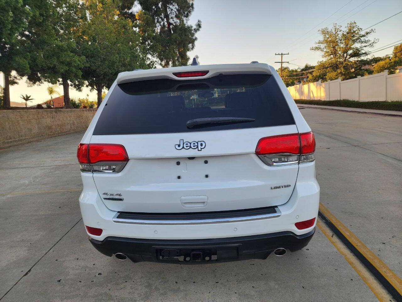 Used 2015 Jeep Grand Cherokee Limited AWD/4WD image 4