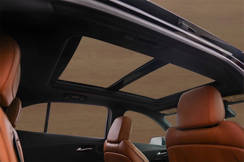 Used 2019 Cadillac XT4 Premium Luxury w/ Enhanced Visibility Package image 33