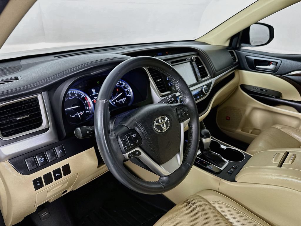 Used 2016 Toyota Highlander Limited AWD/4WD image 10