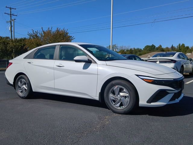 Used 2025 Hyundai Elantra SE
